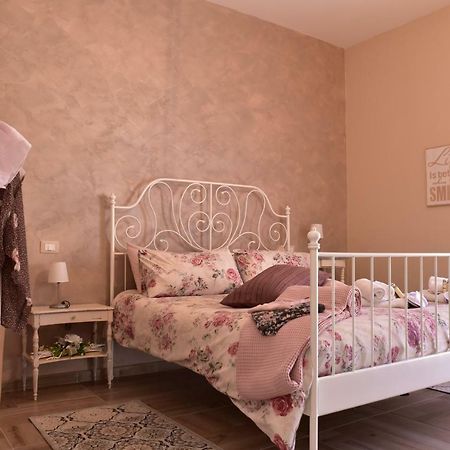 トイラーノ Casa Nina Bed & Breakfast エクステリア 写真