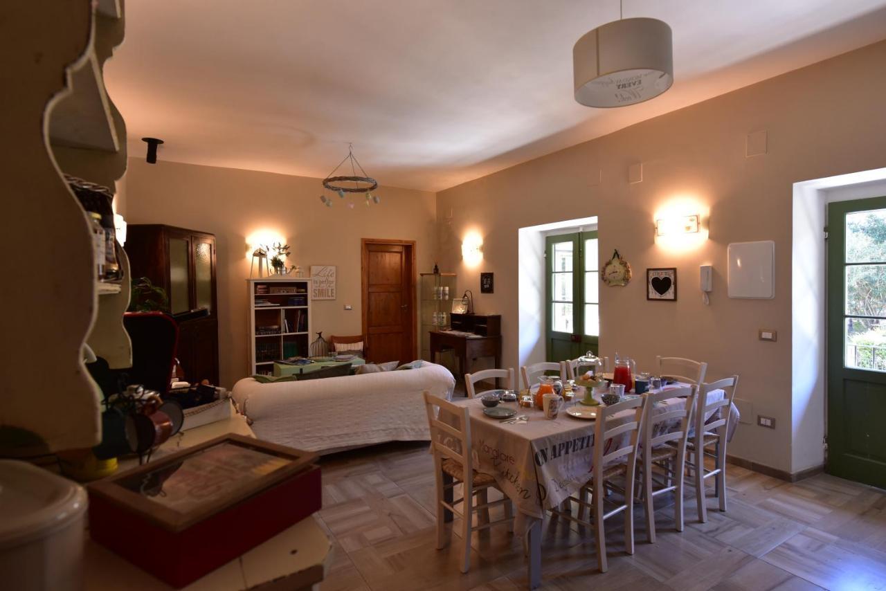 トイラーノ Casa Nina Bed & Breakfast エクステリア 写真