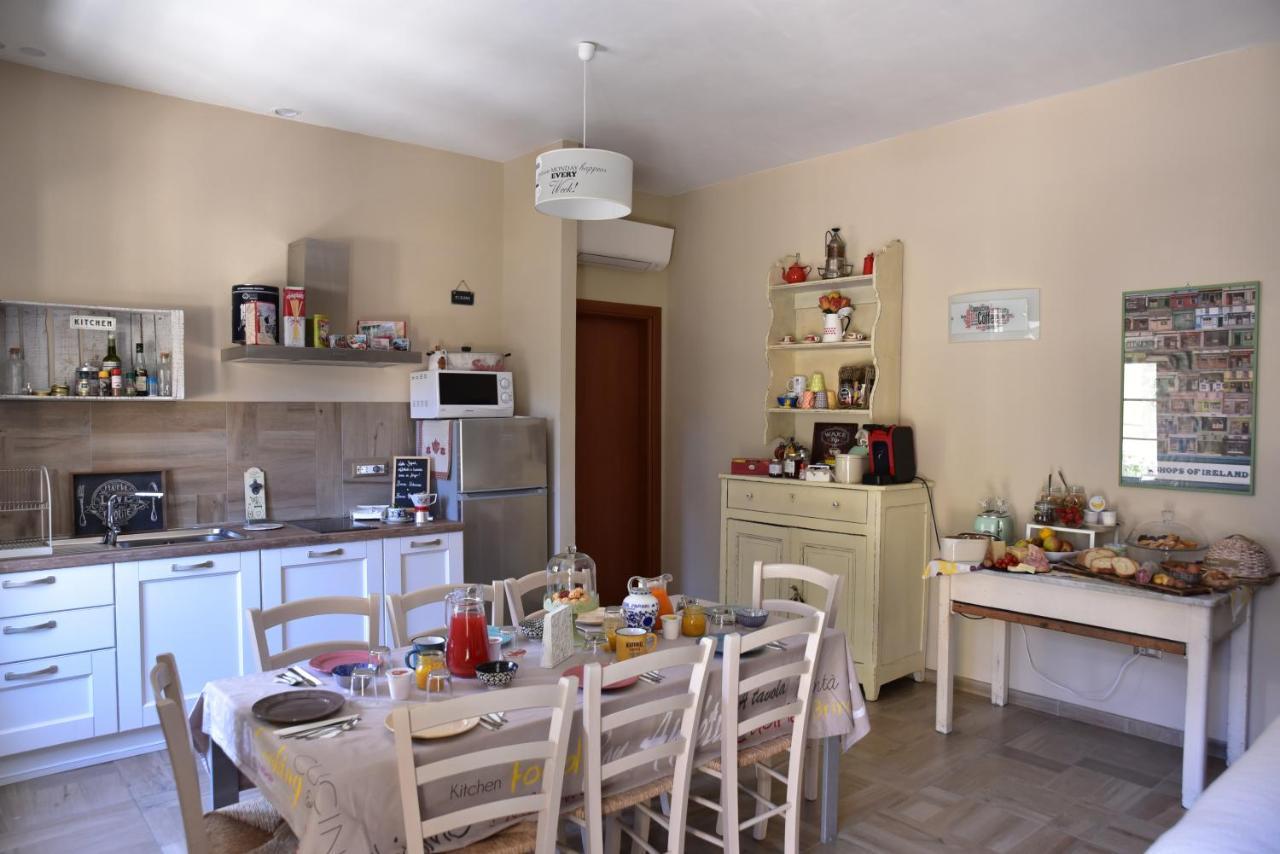 トイラーノ Casa Nina Bed & Breakfast エクステリア 写真