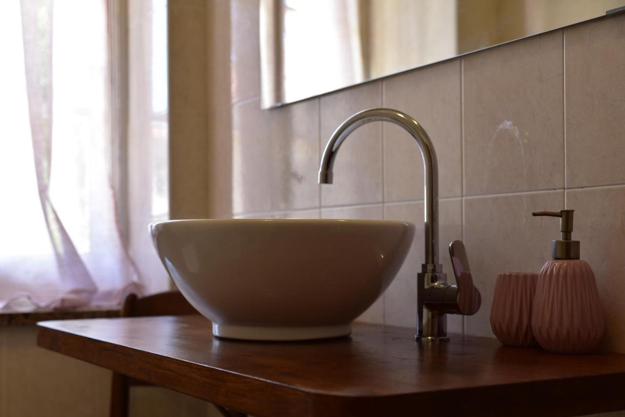トイラーノ Casa Nina Bed & Breakfast エクステリア 写真