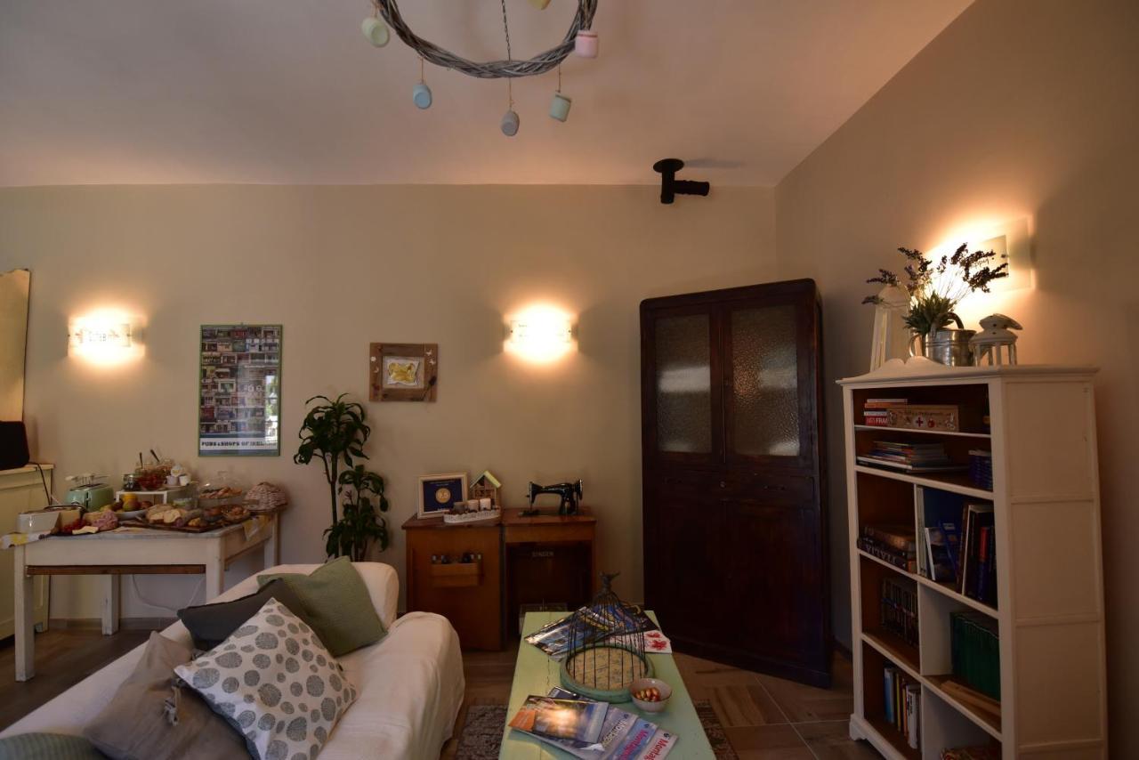 トイラーノ Casa Nina Bed & Breakfast エクステリア 写真