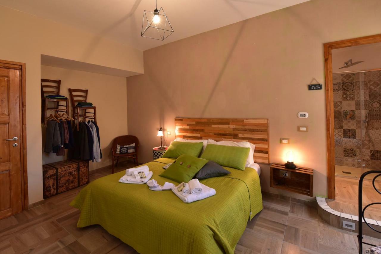 トイラーノ Casa Nina Bed & Breakfast エクステリア 写真