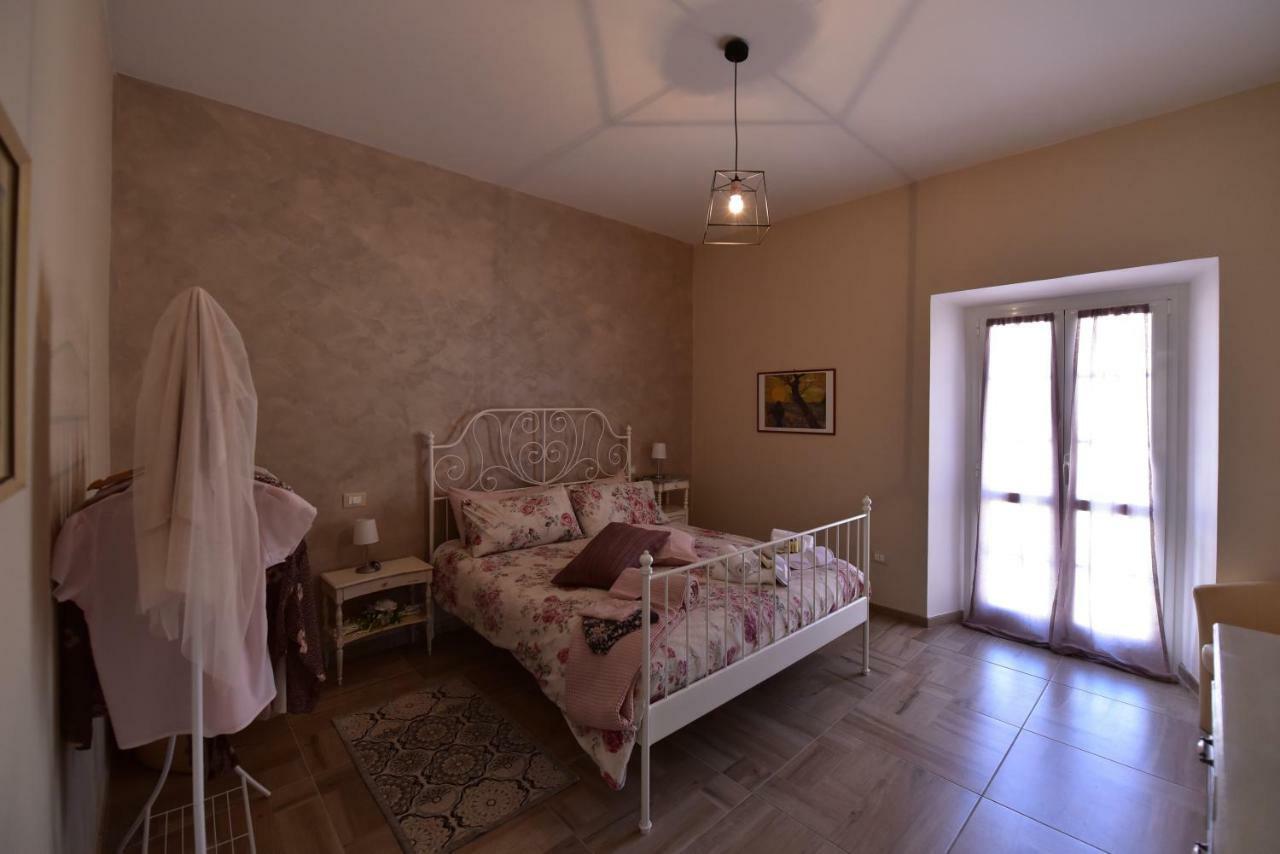 トイラーノ Casa Nina Bed & Breakfast エクステリア 写真