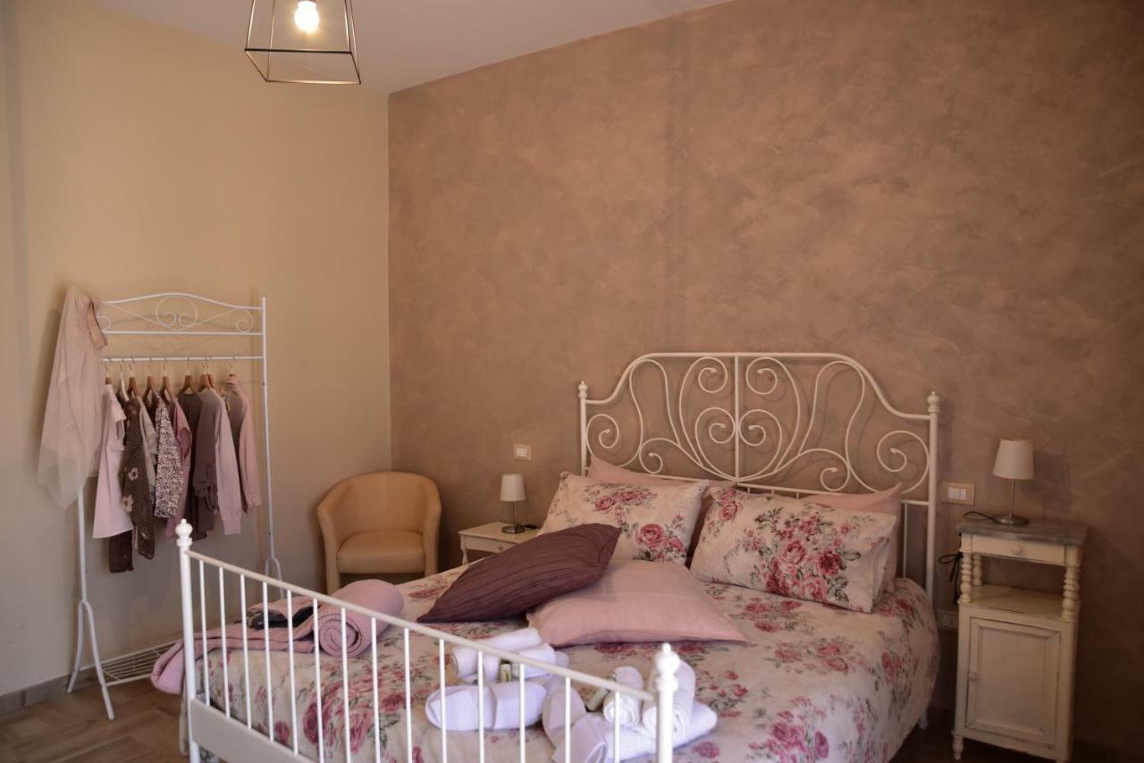 トイラーノ Casa Nina Bed & Breakfast エクステリア 写真