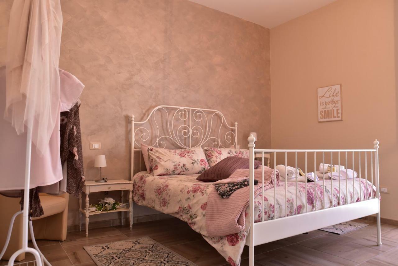 トイラーノ Casa Nina Bed & Breakfast エクステリア 写真