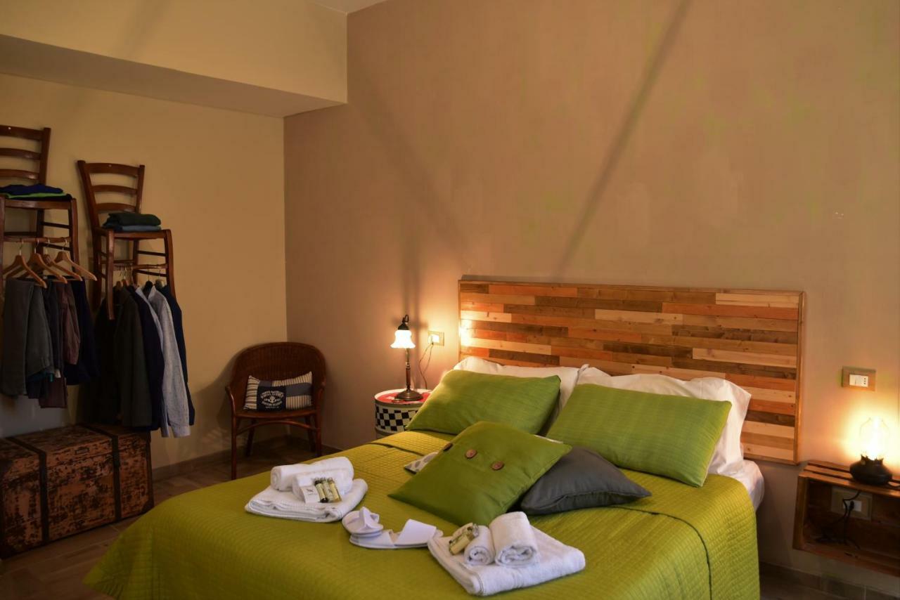 トイラーノ Casa Nina Bed & Breakfast エクステリア 写真